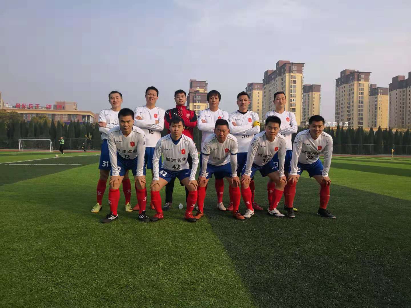 城建實(shí)業(yè)足球隊(duì)第十三屆冠軍杯再奪冠.jpg